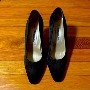Black women’s size 8M heel Used Very well taken care of
